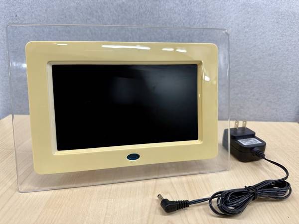 7 Inch Digital Picture Frame with Memory Card