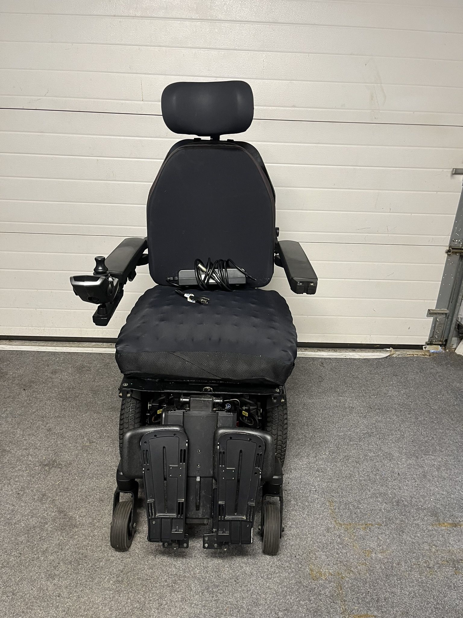 Quantum iLevel Power Wheelchair 