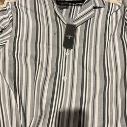 Short sleeve button shirt Size Medium
