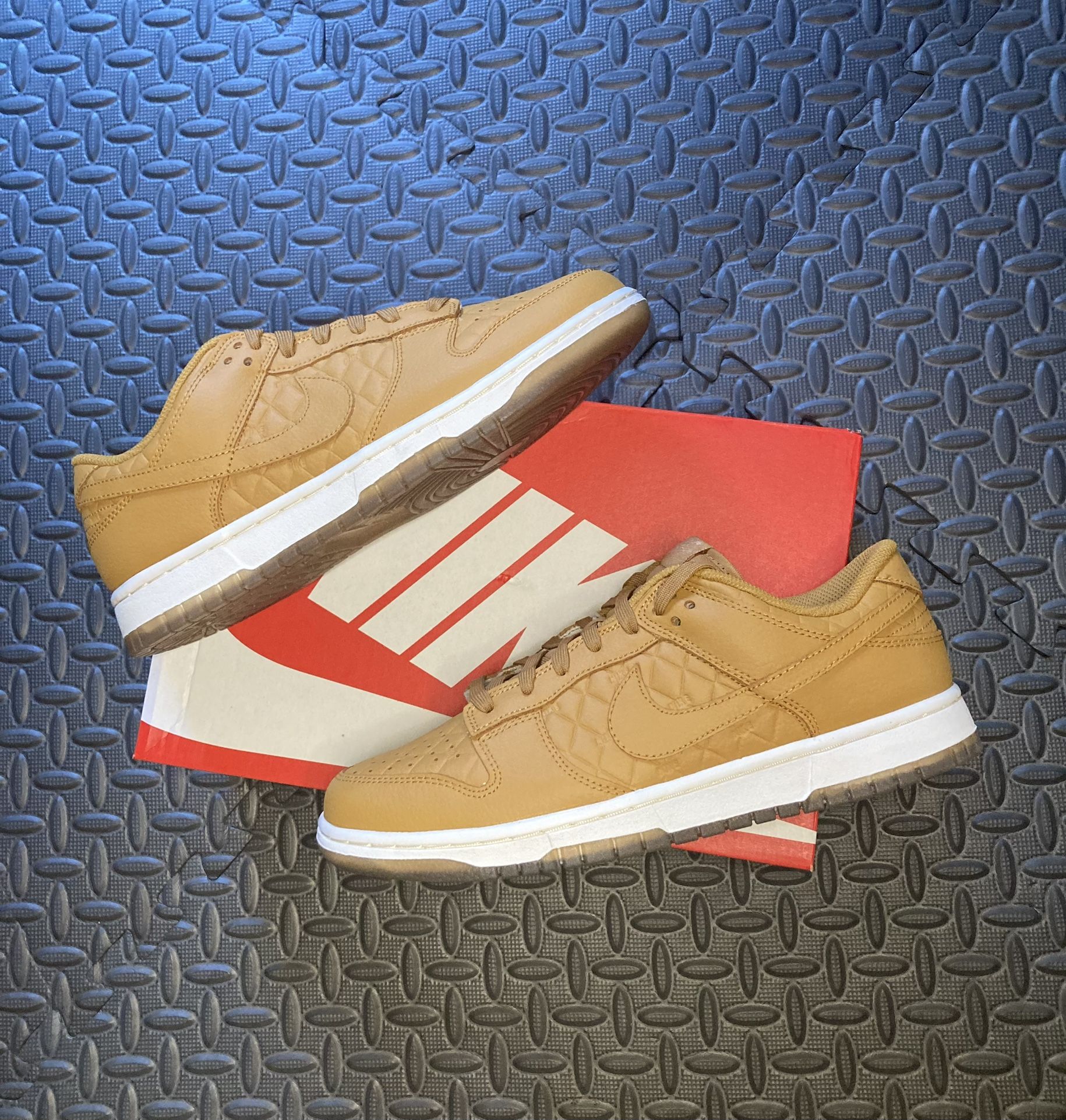 NIKE DUNK LOW (Quilted Men's /10 Women's