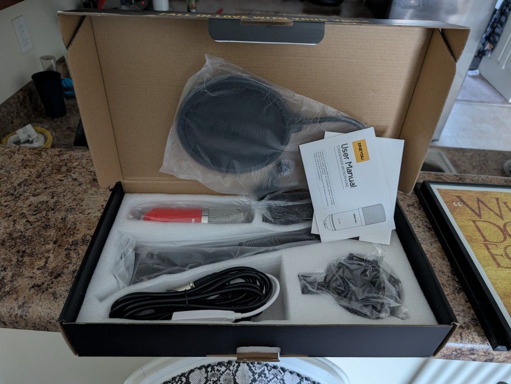 ZINGYOU ZY-007 PROFESSIONAL CONDENSER MICROPHONE 