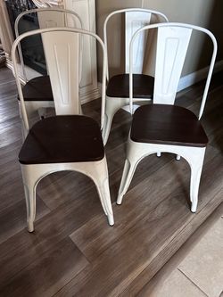 Set of dining chairs