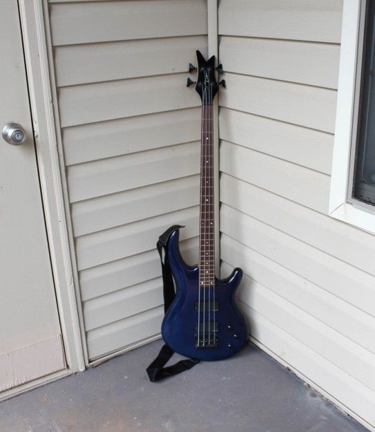 Dean 4-String Electric Bass Guitar – Used Excellent Condition, Deep Blue with Natural Oak & Chestnut Neck, Includes J.N Guitars Strap