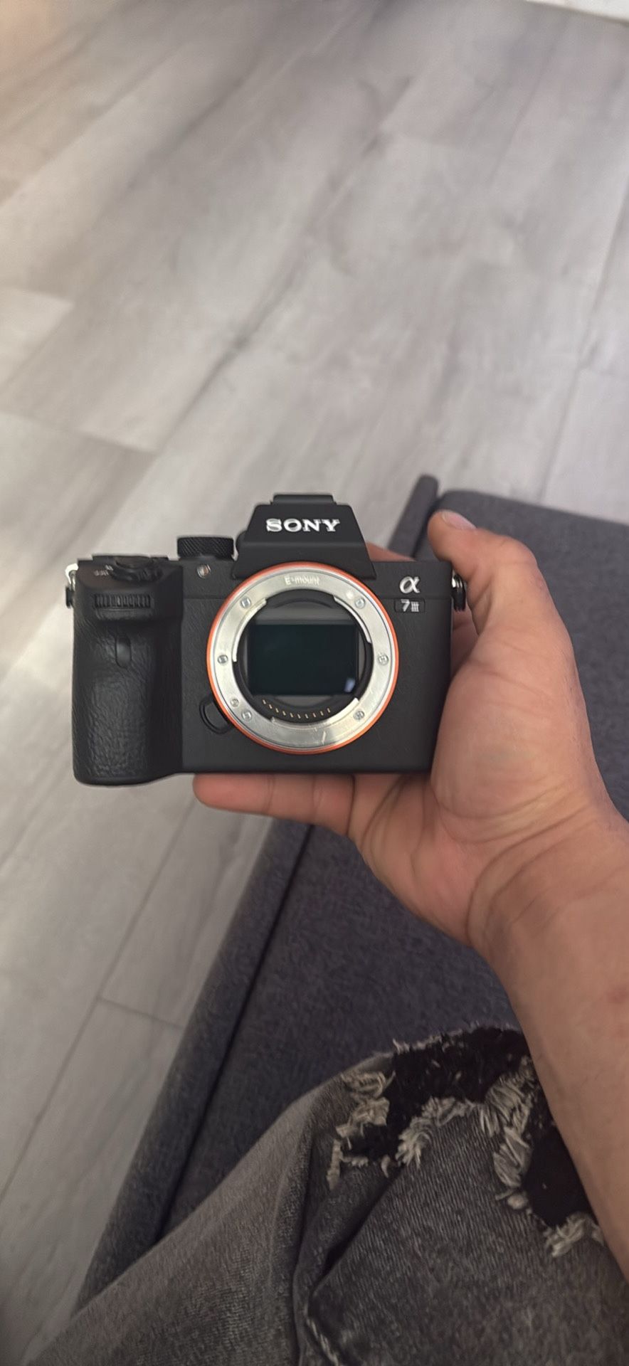Sony Alpha 7 Ill and lens 24-70 mm no battery all together or for parts