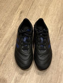 Like New Size 5 Adidas Soccer Cleats