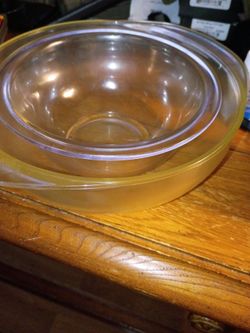 2 vintage pyrex mixing bowls