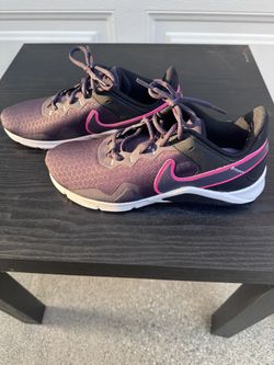 NIKE LEGEND ESSENTIAL 2