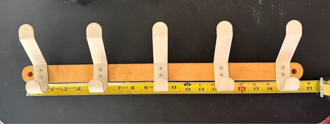 Brightroom™ mixed-material 5-hook rail