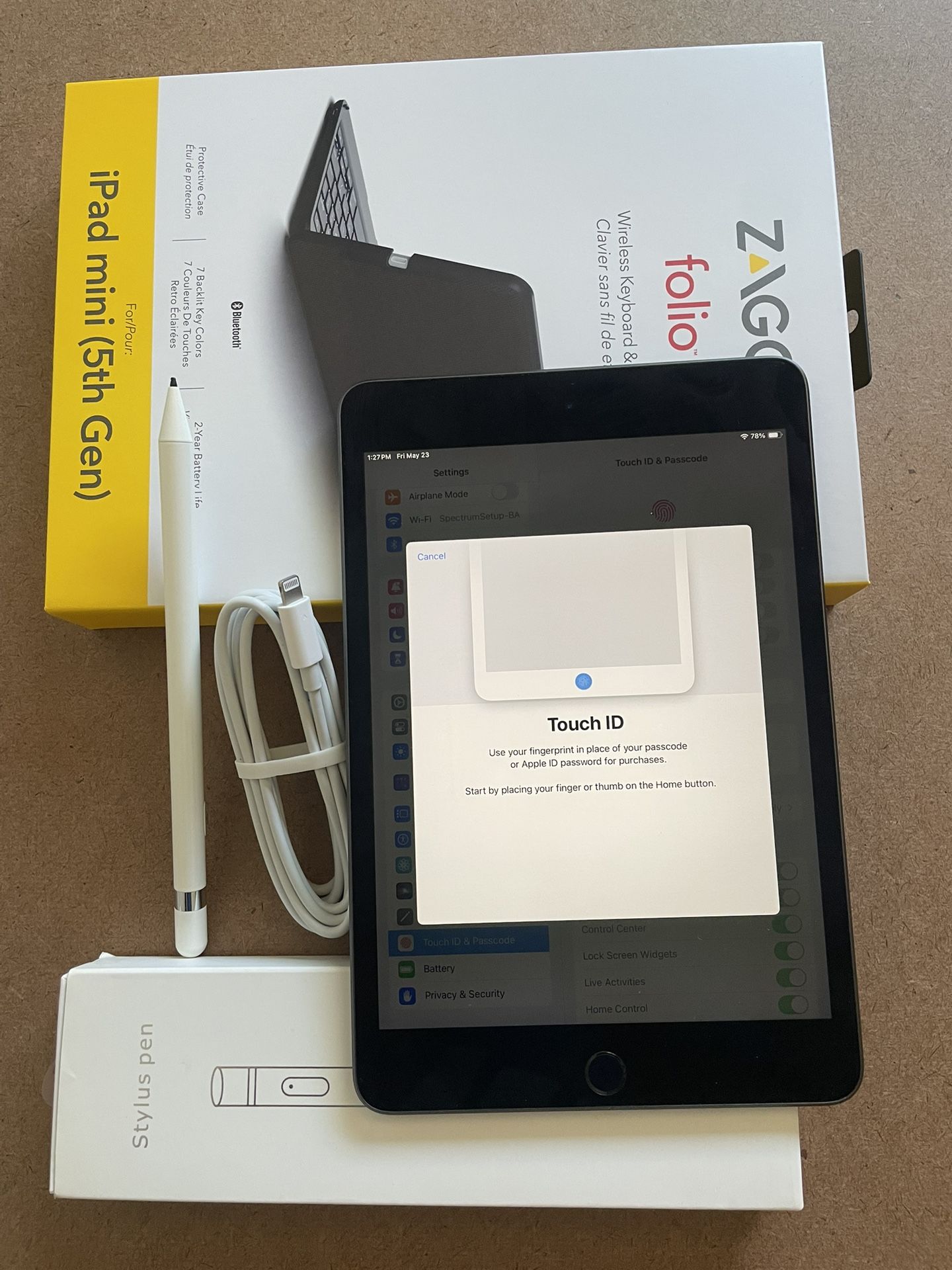 Apple iPad mini 5th Generation 64GB With zagg Keyboard and Pencil