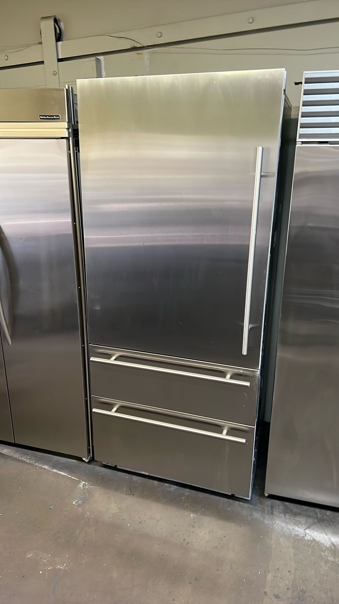 VIKING 36”WIDE BUILT IN STAINLESS STEEL BOTTOM FREEZER 7 SERIES WITH INTERNAL WATER/ICE