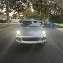 Porsche cayenne 2016