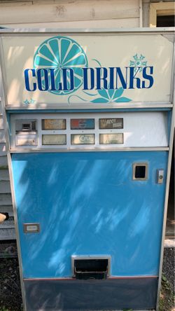 Dixie Classic Pop Machine Compress Runs Great , Extra Income For Your Business Or Great Item to have in Your Man Cave , Outdoor Bar Can Hold Beer Ca