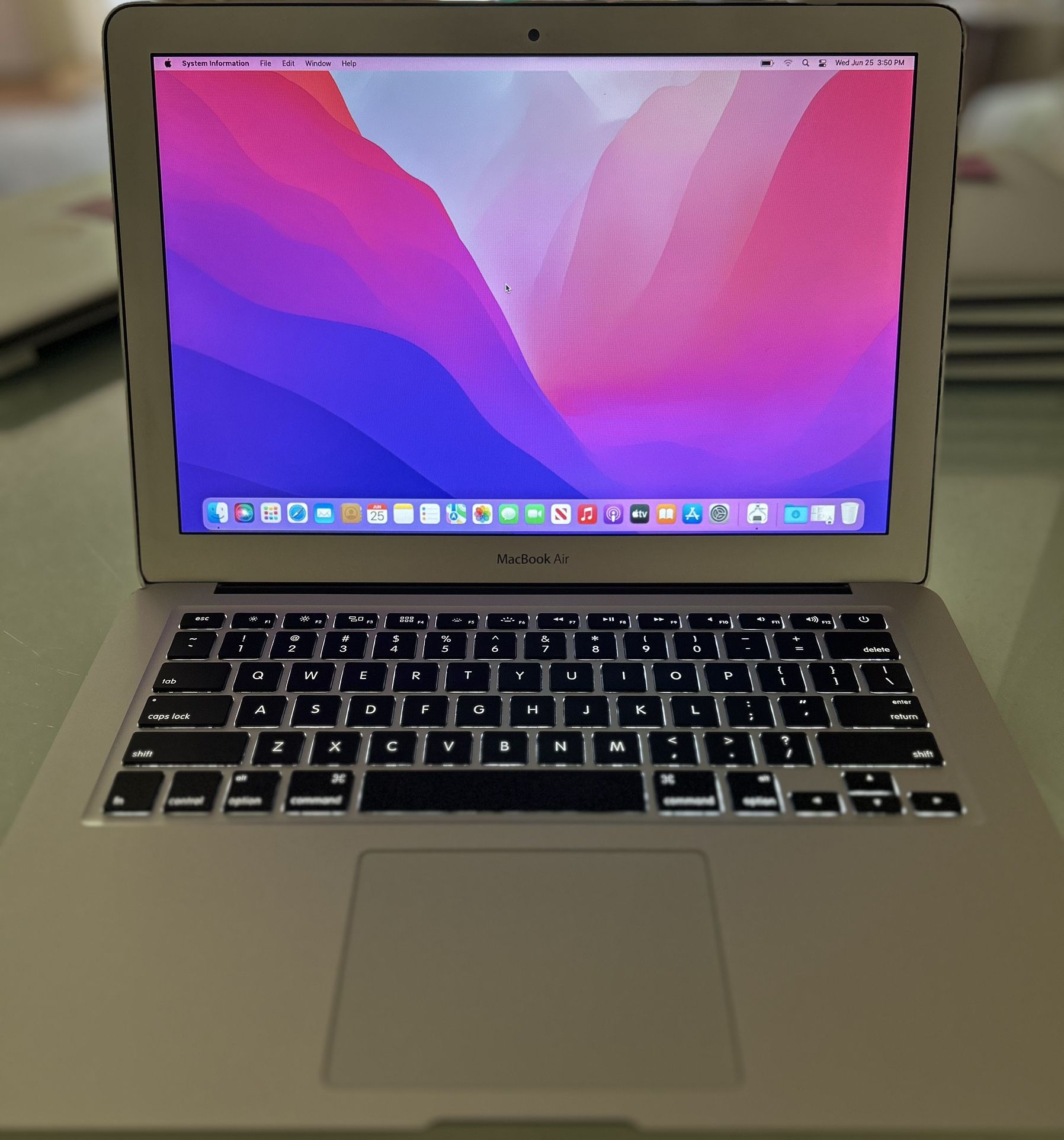 💻 MacBook Air 13” – i7 / 8GB RAM / 256GB SSD – Excellent Condition