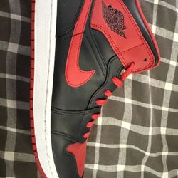  Air Jordan 1 Retro High OG “Bred Patent” – Size 11.5 