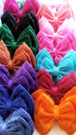 Solid lace bows