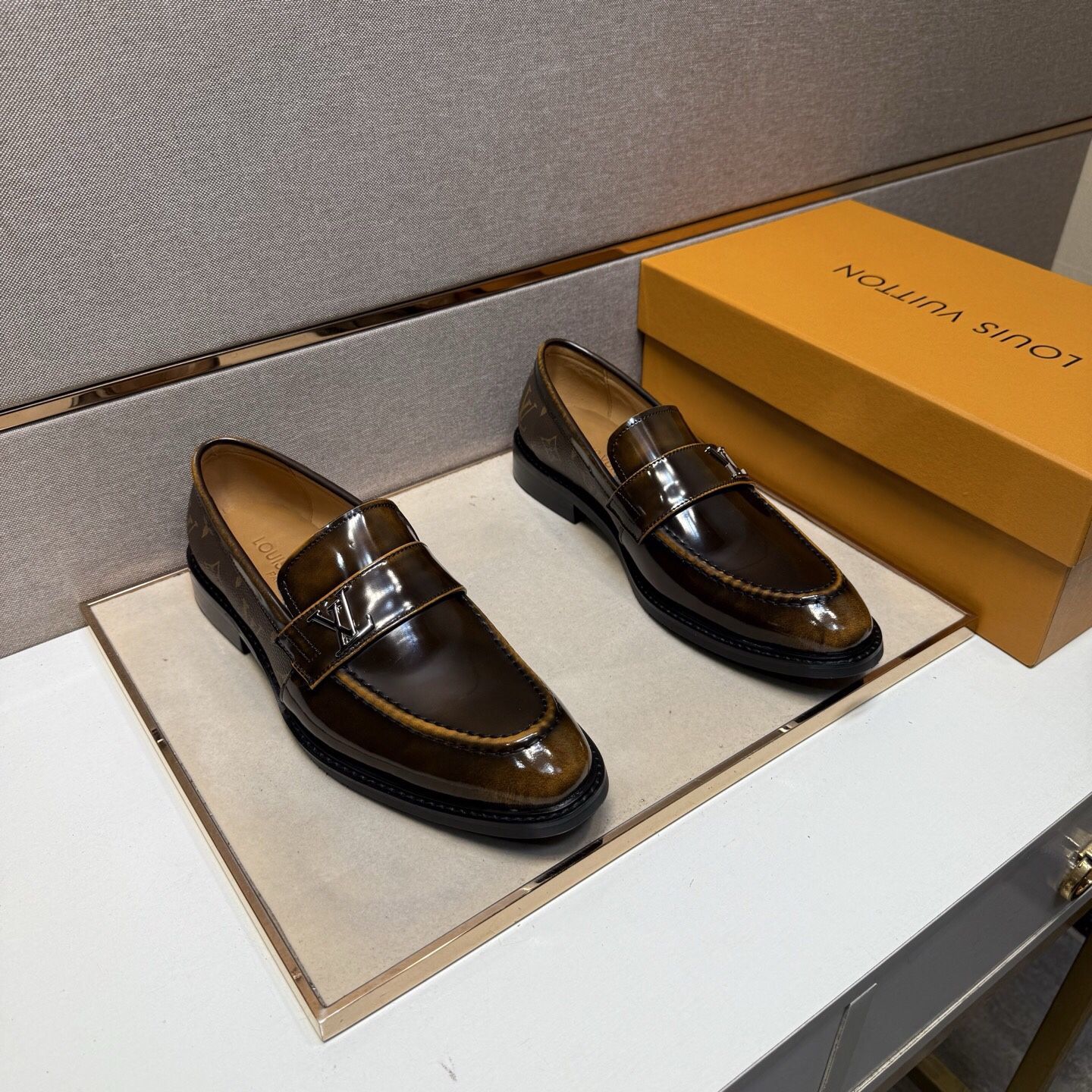 LV Men’s Leather Shoe With Box New