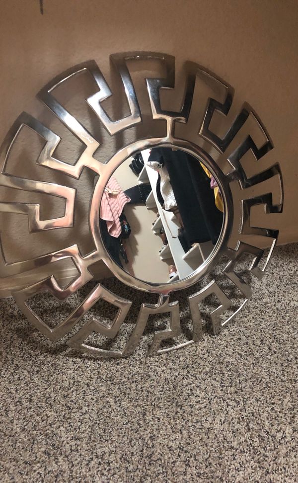 Hanging Wall mirror for Sale in Glendale, AZ - OfferUp