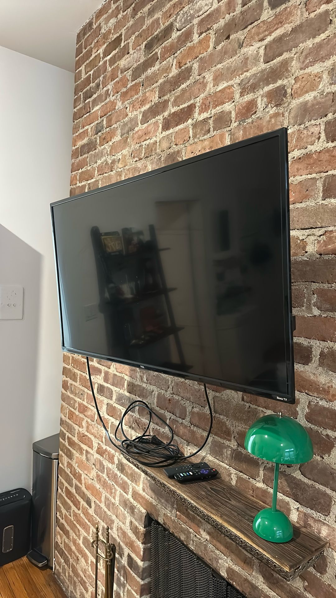 Tv With Wall mount 38 Inches