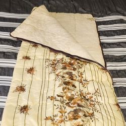 Time Machine - 1970s Vintage Sleeping Bag - Like New - Iconic Floral Pattern