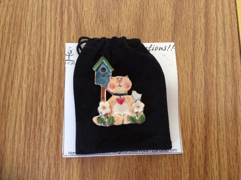 Cat & birdhouse pin