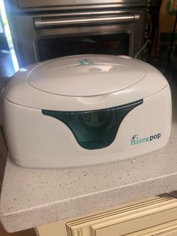 Hiccapop Wipe Warmer & Dispenser, retail $35