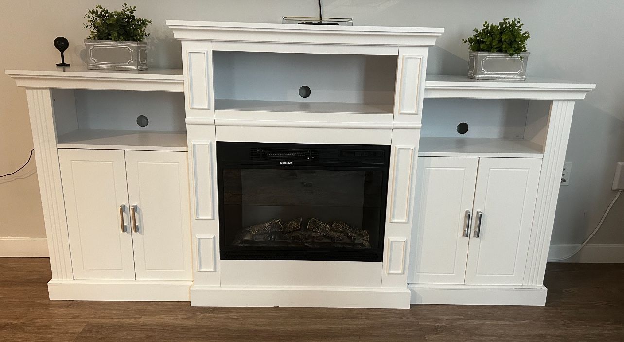 Fireplace/ Living Room