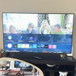 📺 Samsung 60” Crystal UHD Smart TV (TU7000 Series) – Like New + Remote 