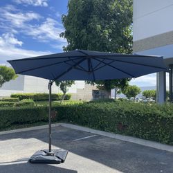 10ft Cantilever Offset Umbrella with 360 Degree Rotation and Tilt with Weights 