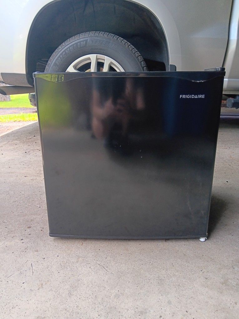Frigidaire 1.6 Cubic ft.