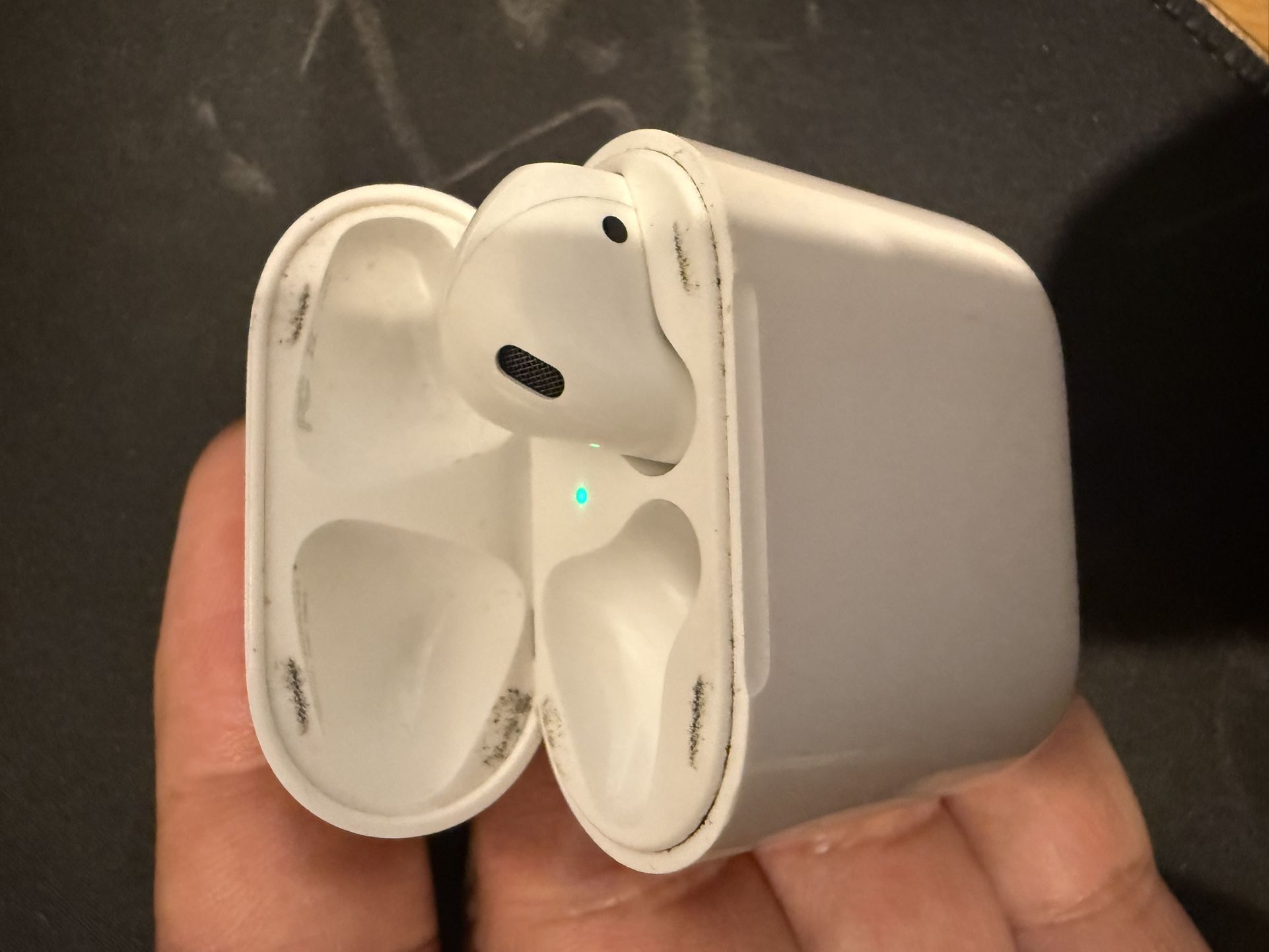 Apple AirPods first generation - Right Side Plus Case