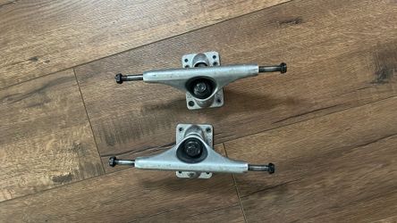 Gullwing mission 1 trucks for skateboarding