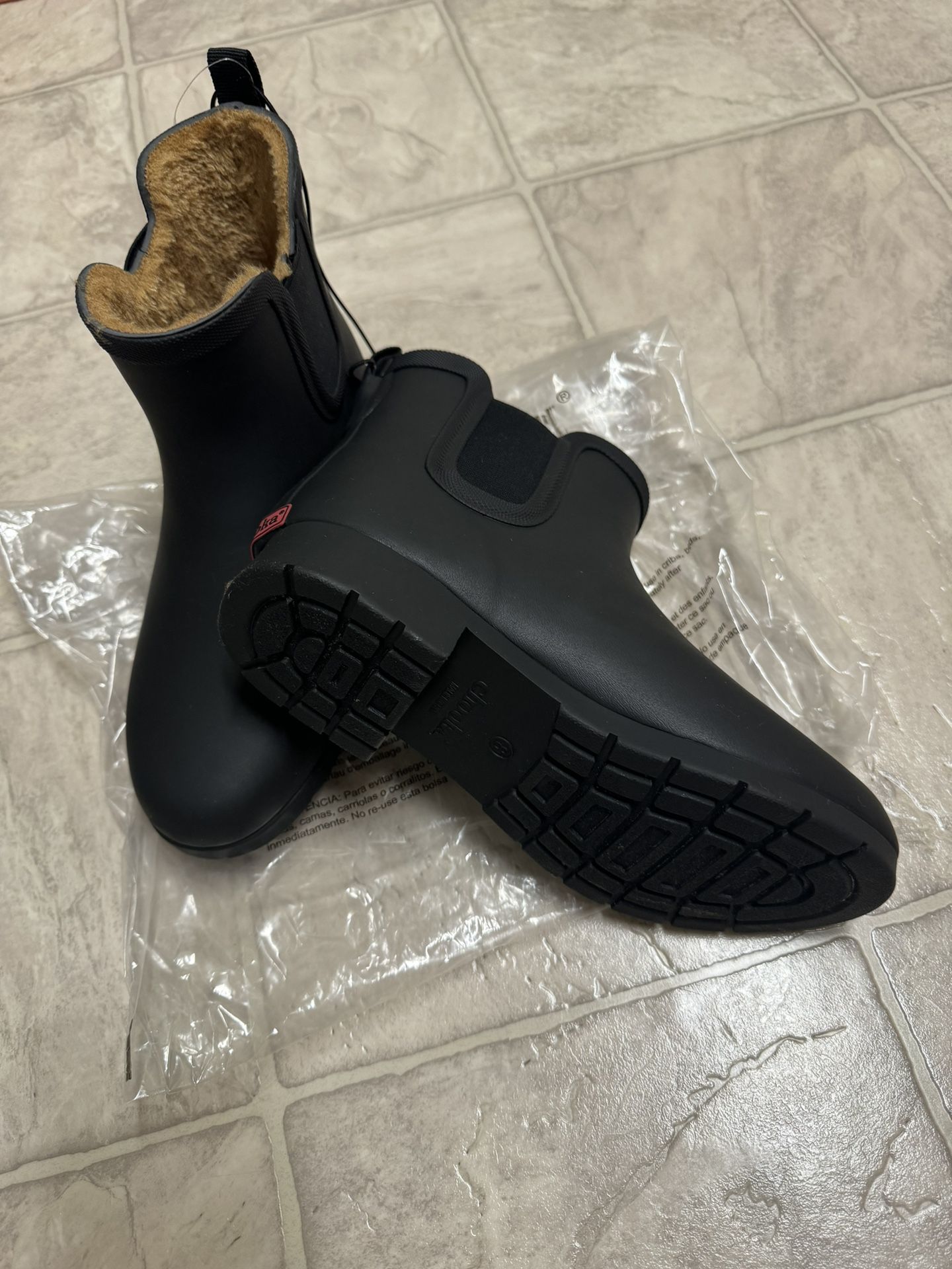 Women's Waterproof Plush Chelsea Bootie Chelsea Boot Size 8