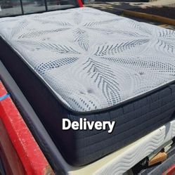 Full Size Mattress And Box Springs 