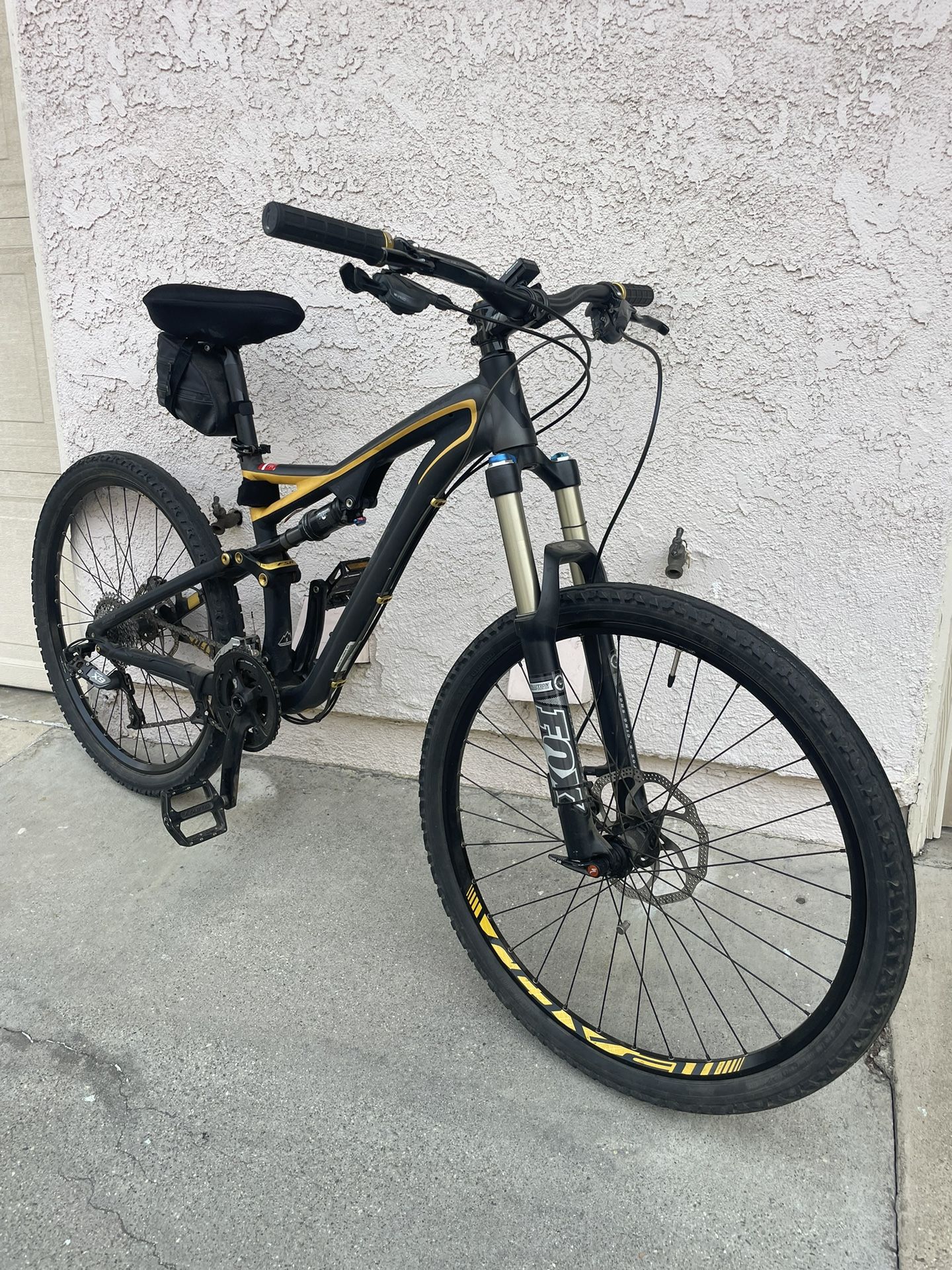 Specialized, StumpJumper M4 Pro Mountain Bike.