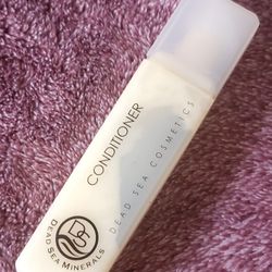 DEAD SEA MINERALS  COSMETICS  LUXURY CONDITIONER & BODY LOTION 40 ml e 1.35 oz each Travel size

LUXURY HAIR CONDITIONER Dead Sea Minerals 40 ml NET W