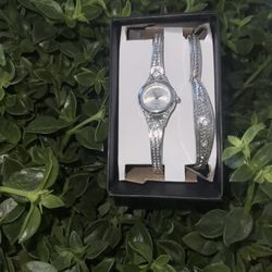 ✨ Elegant Women’s Silver Watch & Bracelet Set – Crystal Accents – Gift Ready!