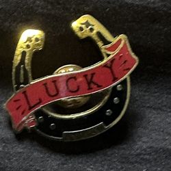 Lucky Pin Gold/black/red