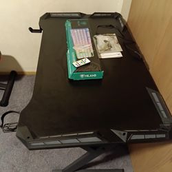 Gaming Desk & Mouse Keyboard 
