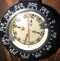 SCUBA DIVING COMPASS