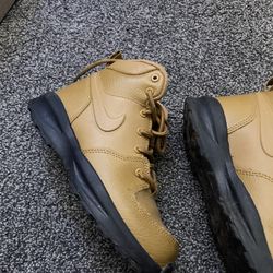 Nike Manoa boots