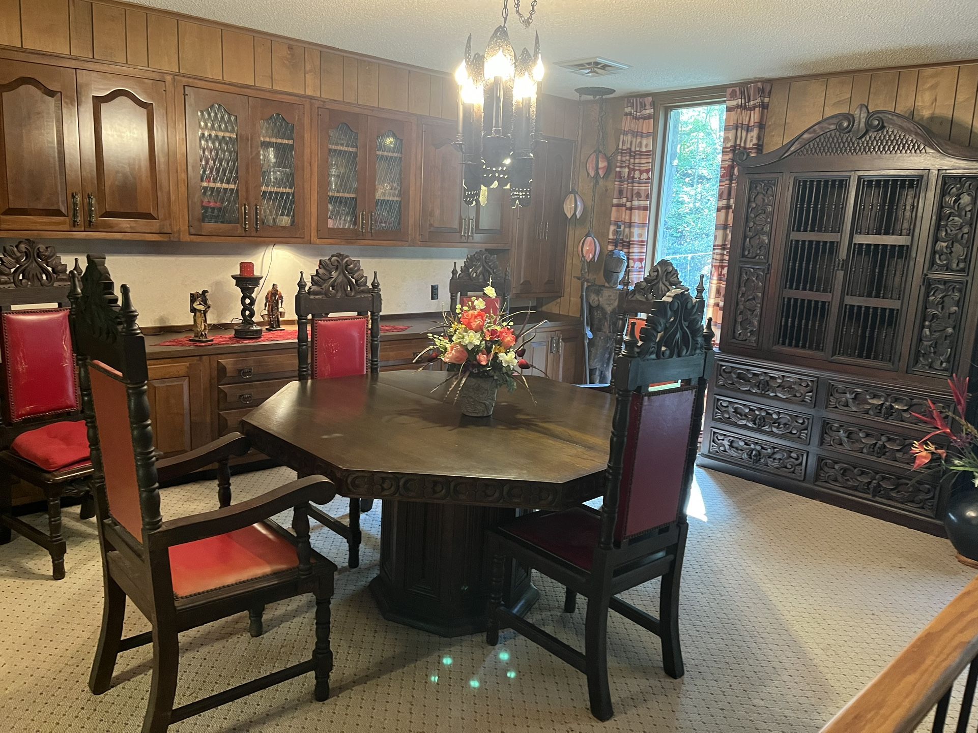 RARE FIND! Majestic Solid Wood Table w/2 Inserts & Pads, 6 Chairs w/Cushions and Matching Hutch
