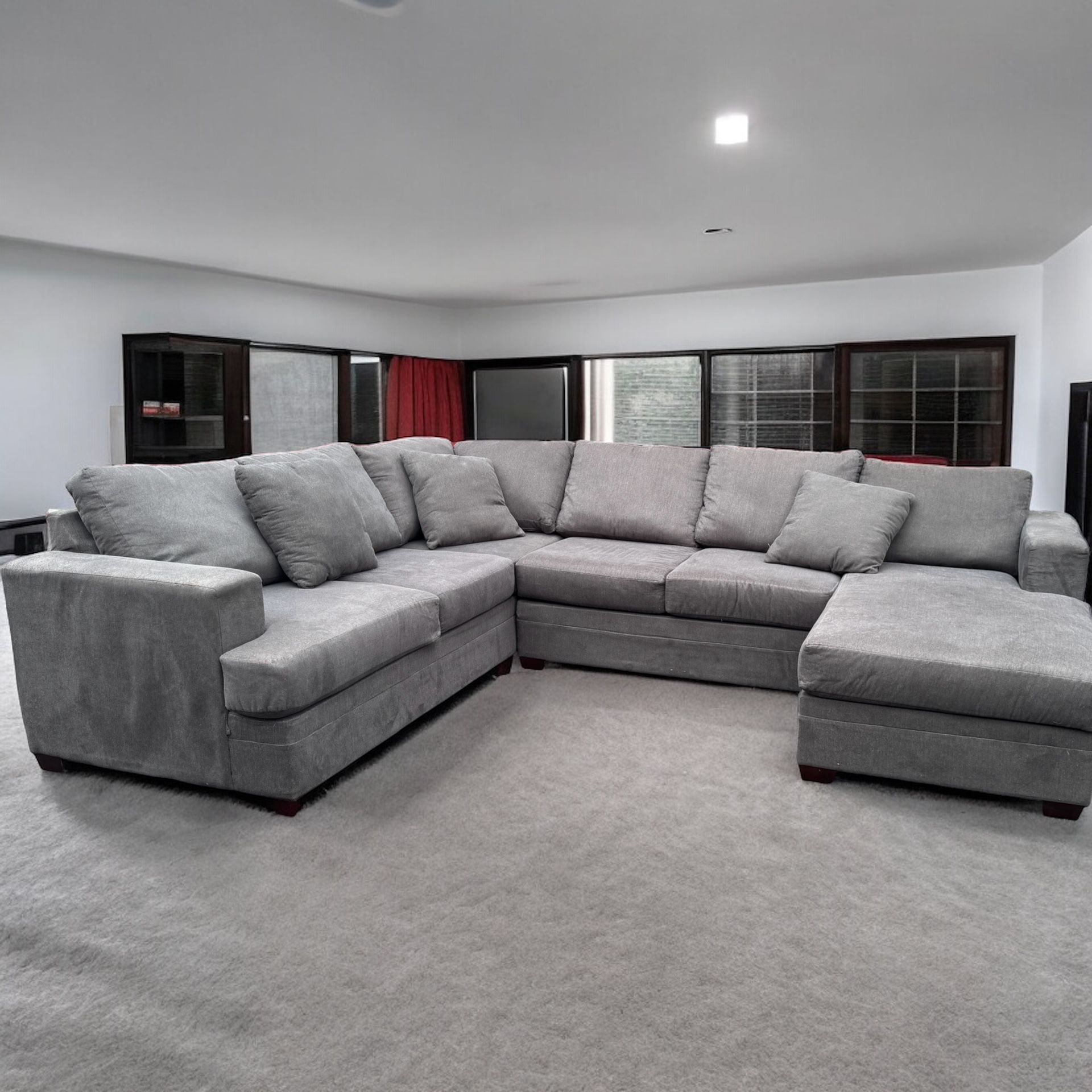 Gray Sectional couch 🛋️ 