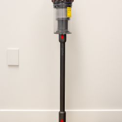 Dyson Cordless Stick Vacuum – Works Great, Powerful Suction 