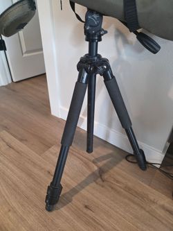 Vortex Skyline tripod w/ fluid head and quick release