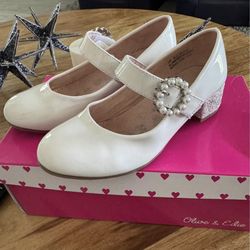 shoes : -size 1 -size 2  * with Velcro for easy wear