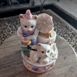 Ceramic Cat Figurine 7x5