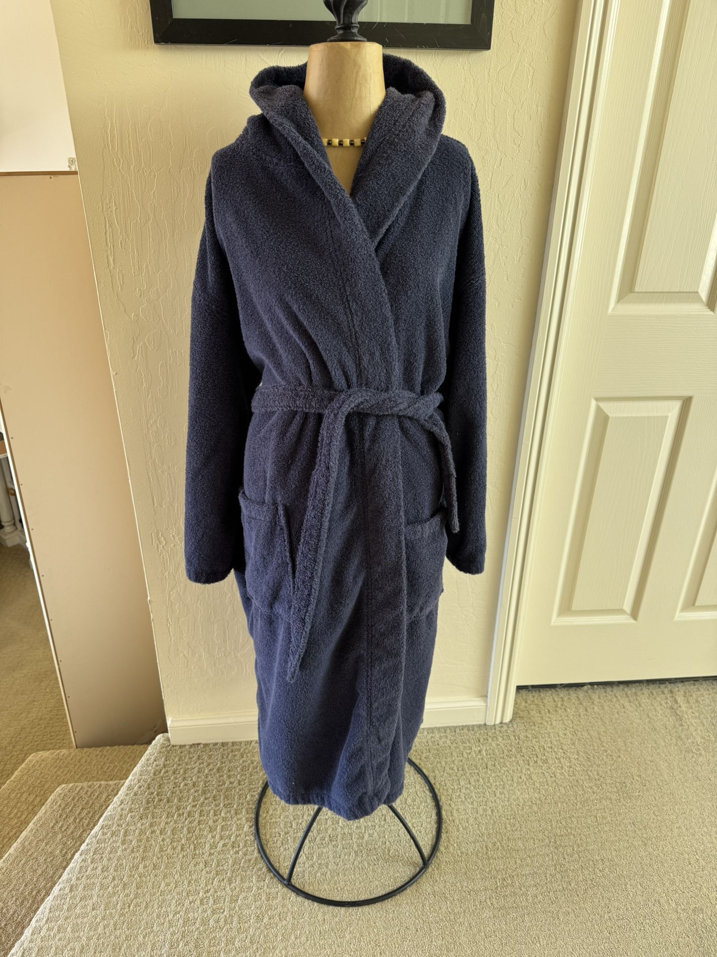 Gently Used Blue Arus Hooded Bathrobe, Size L/XL, GREAT Condition!