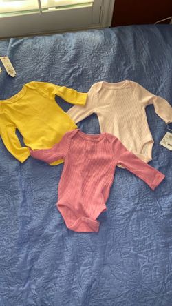 Baby onsie’s 6-9 months