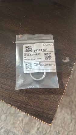 Oura ring 4 (silver) size 9