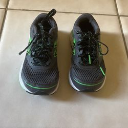 New balance Sneakers Size 10.5 W (kids)